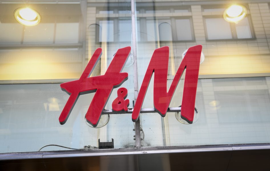 En blankett riktad till de anställda på H&amp;M:s lager i Borås har blivit föremål för debatt.