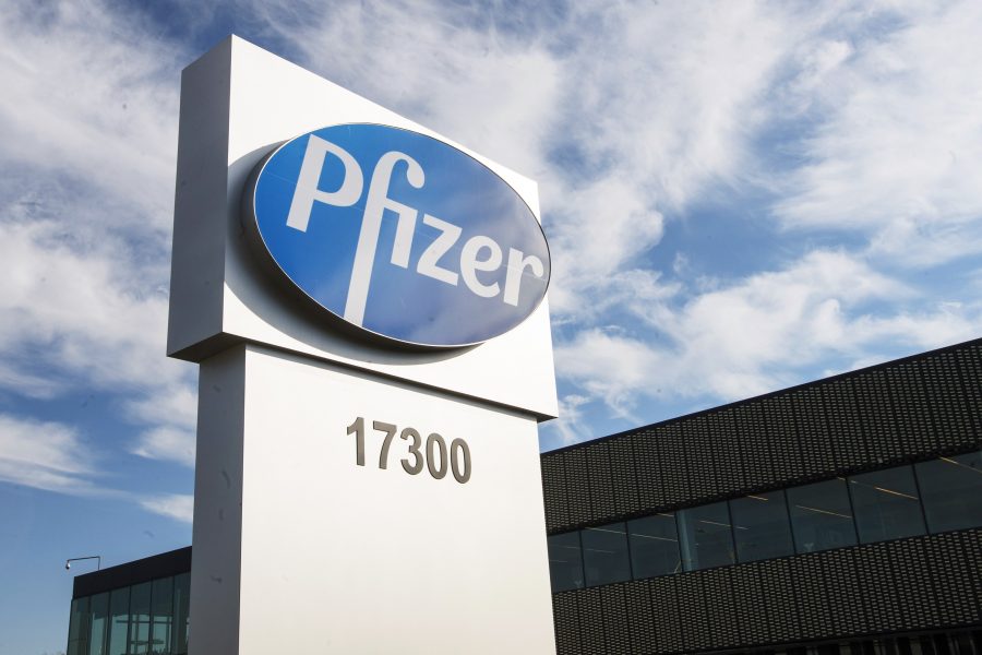 Det amerikanska läkemedelsbolag Pfizer utvecklar det nya vaccinet tillsammans med tyska Biontech.