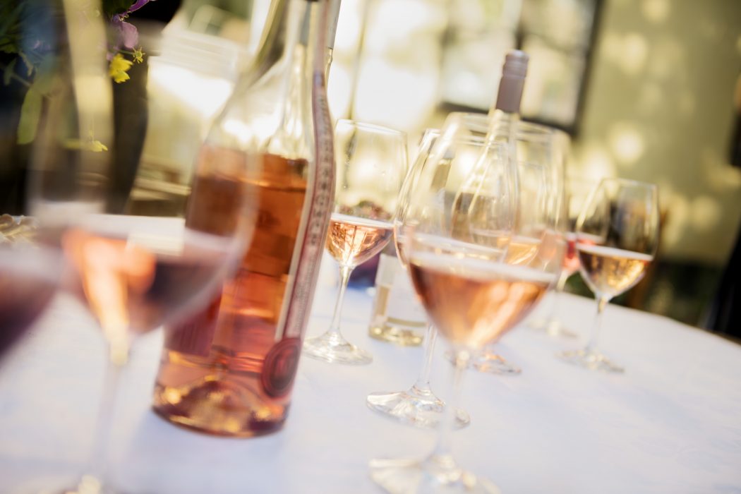 Systembolaget återkallar ett rosévin som visat sig innehålla små mängder av ett bekämpningsmedel.