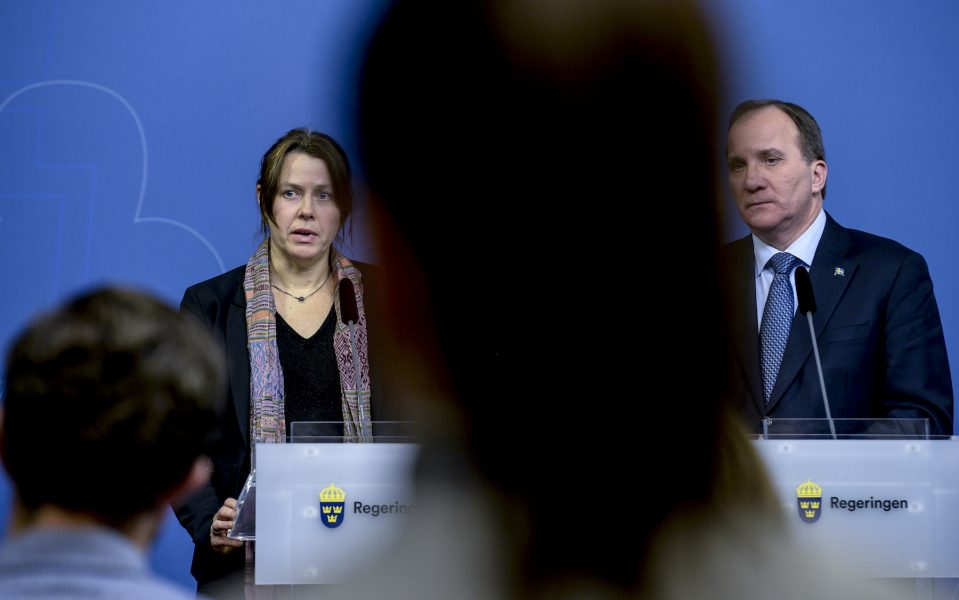 Åsa Romson presenterade åtstramningarna i migrationspolitiken på en känslofylld presskonferens den 24 november 2015.