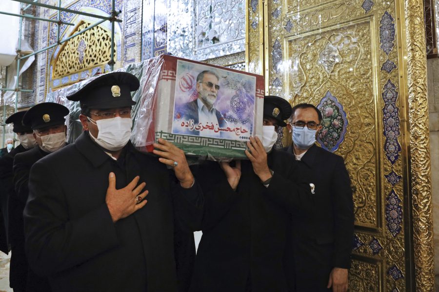 Iran beskyller Israel för kärnfysikern Mohsen Fakhrizadehs död.