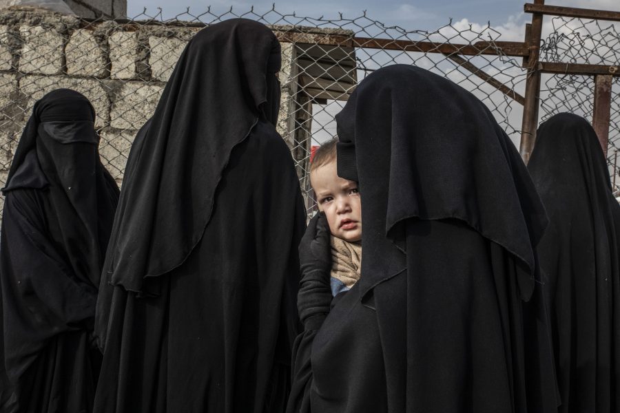 Många kvinnor som hållits i al-Hol-lägret i nordöstra Syrien har frigetts.