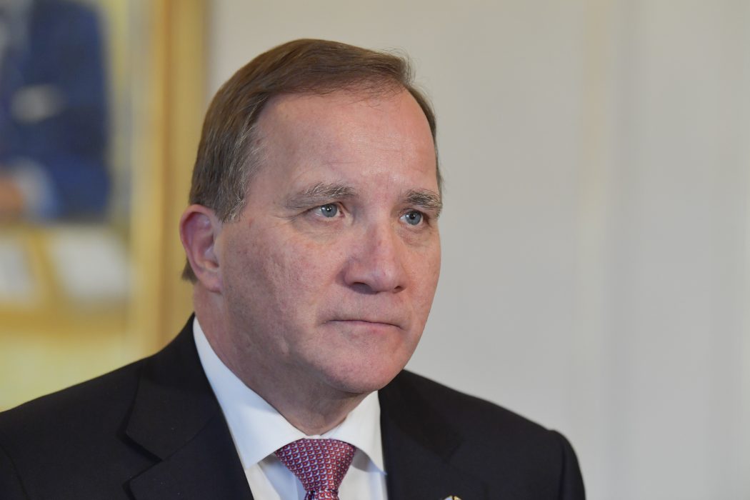 Statsminister Stefan Löfven (S) har isolerat sig själv på grund av coronasmitta.