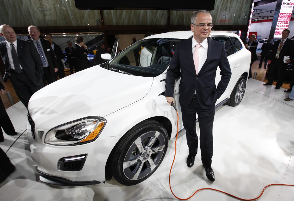 Hybridbilen XC60 är en av Sveriges mest sålda klimatbilar men enligt tankesmedjan Transport and environment - släpper den ut betydligt mer koldioxid än vad tidigare test visat.