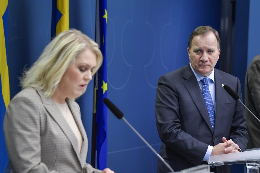 Socialminister Lena Hallengren (S) och statsminister Stefan Löfven (S) håller pressträff.