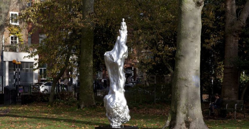 Äntligen skulle feministikonen Mary Wollstonecrafts få en staty till sin ära – men nu anses många att statyn är sexistisk och inte värdig en pionjär för kvinnors rättigheter.