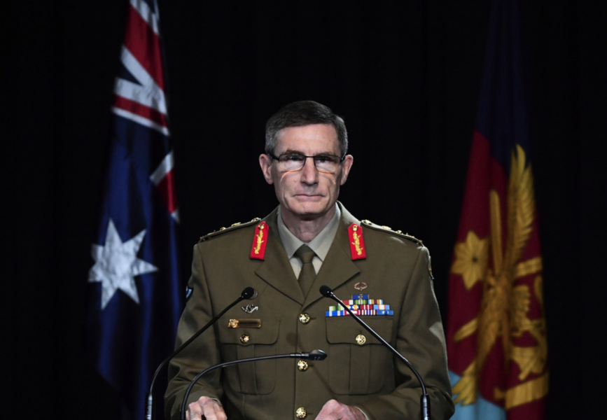 Chefen för den australiska försvarsmakten, Angus Campbell, offentliggör resultatet av krigsbrottsutredningen vid en presskonferens.