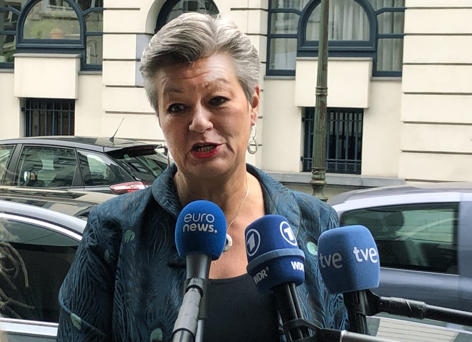 EU:s inrikeskommissionär Ylva Johansson träffar journalister i Bryssel inför fredagens webbmöte med medlemsländernas inrikes- och justitieministrar.