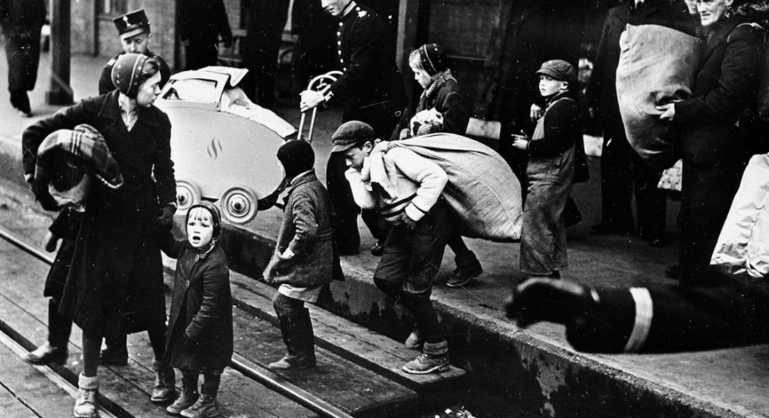 21 april 1940, tolv dagar efter att Tyskland hade ockuperat Norge, kom de här norska flyktingarna med tåget till Karlstad.