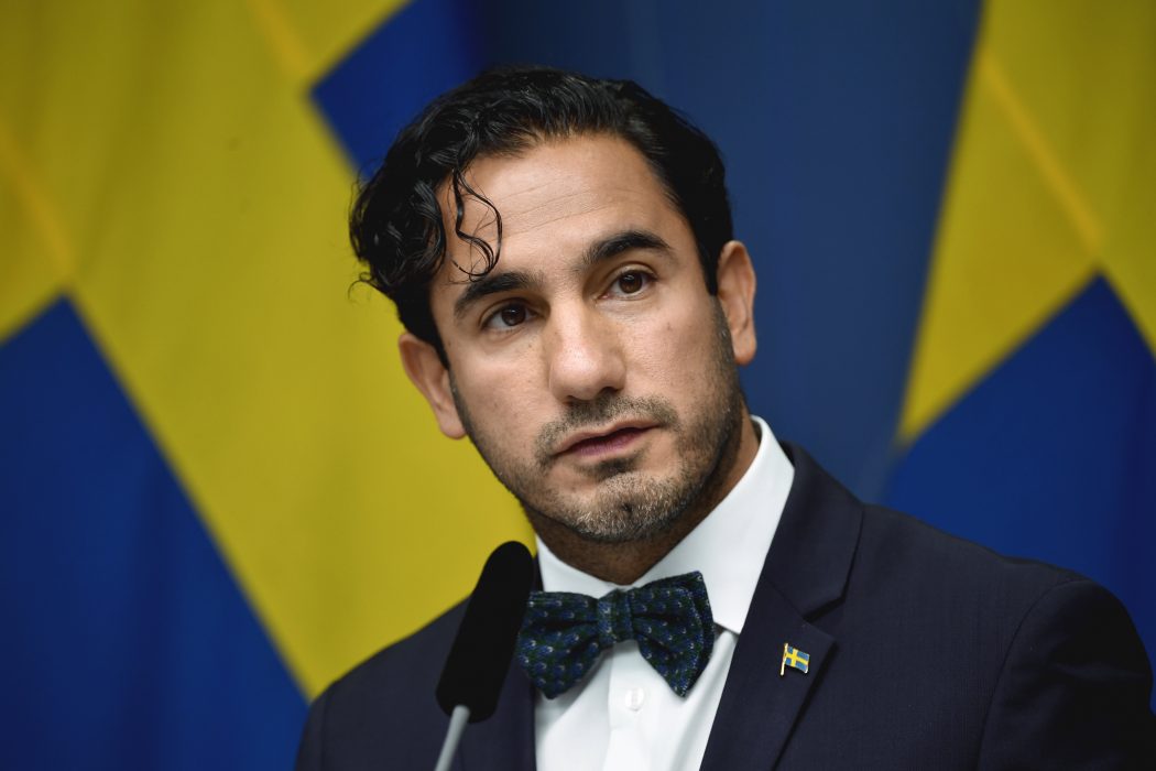 Socialförsäkringsminister Ardalan Shekarabi (S) tycks få den majoritet han efterlyst för lättnader i sjukförsäkringen.