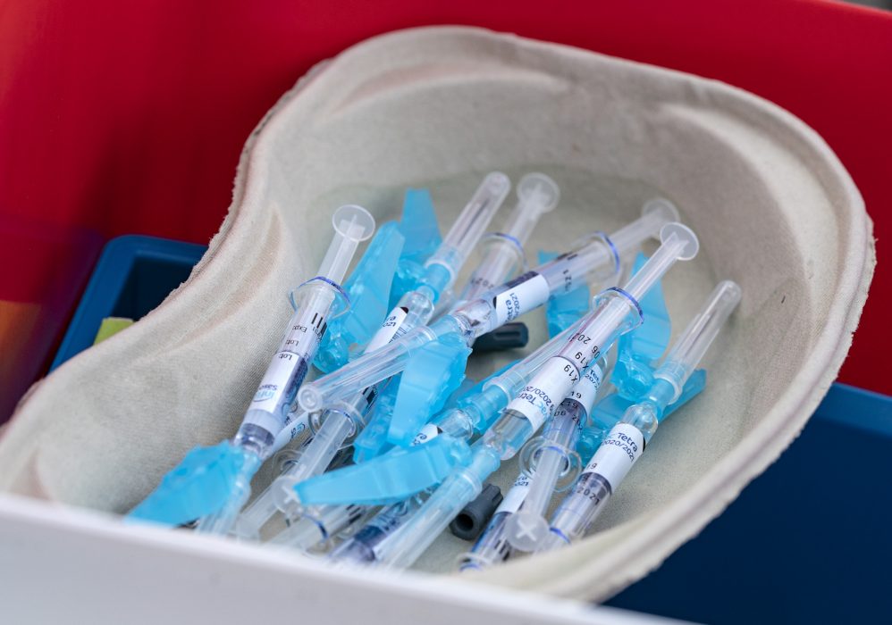 Sverige behöver en vaccinfabrik, skriver Grön Ungdoms språkrör David Ling.