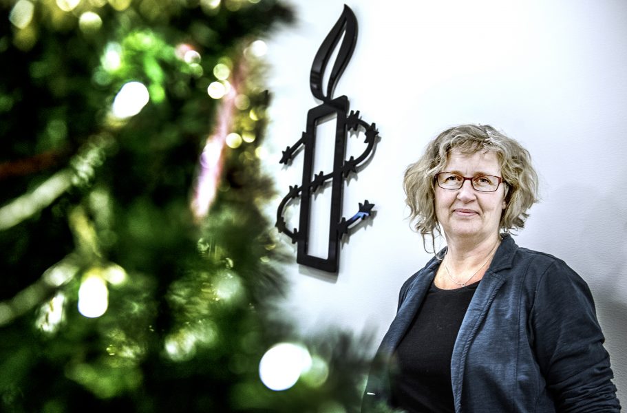 Anna Lindenfors slutar sitt uppdrag som generalsekreterare för Amnesty international Sverige med omedelbar verkan, meddelar organisationen.