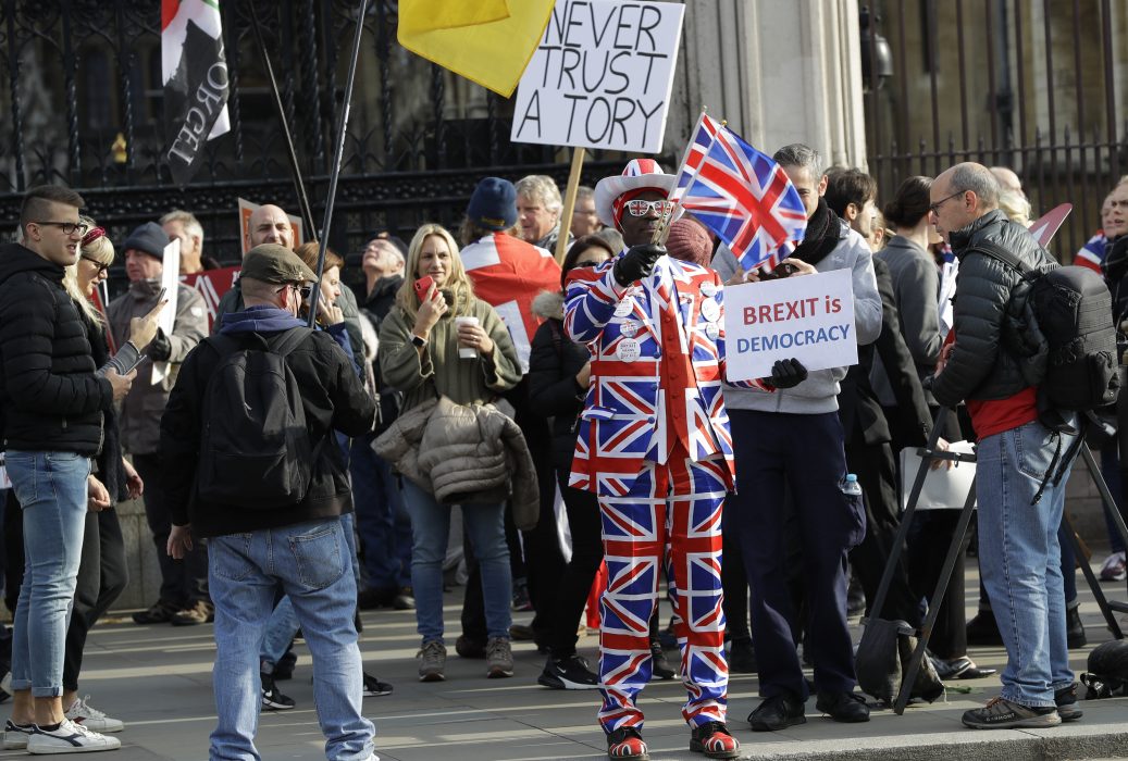 En stöddemonstration för Brexit utanför det parlamentet i London