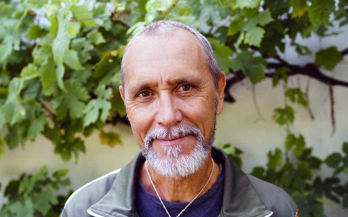 Mikael Kinning tycker att många partier har tappat känslan för vad medmänsklighet innebär och inte borde ha med det i sin retorik.