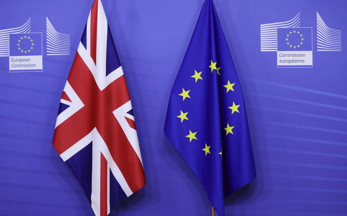 Med bara två veckor kvar till den hotande "hårda brexiten" vid årsskiftet har hoppet ännu inte helt övergett Storbritanniens och EU:s förhandlare.