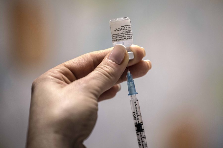 Inget tyder på att de vaccin som utvecklats inte skyddar mot muterade coronavirus.