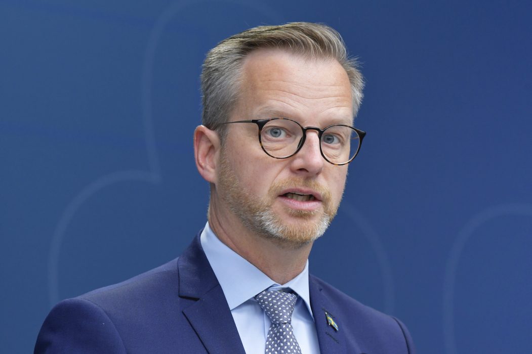 Ansiktsigenkänning på flygplats kommer att bli norm, enligt Mikael Damberg.