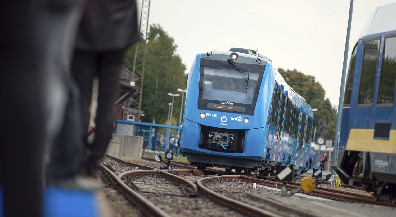 Ett bränslecelltåg som drivs på vätgas i Bremervoerde i norra Tyskland i september 2018.