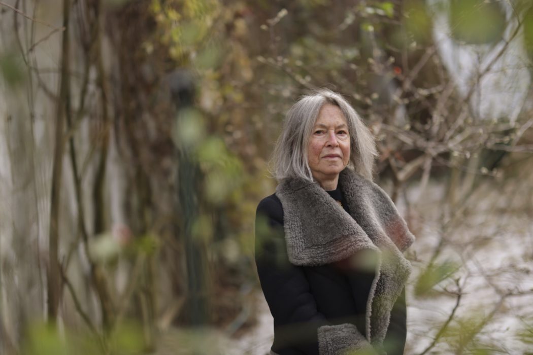 I dag, onsdag, sänder Dramaten och Stadsbiblioteket i Stockholm en hyllning till Nobelpristagaren Louise Glück.