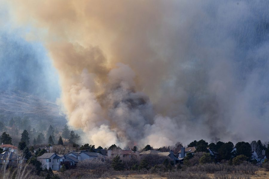 En skogsbrand i Colorado i USA i november.