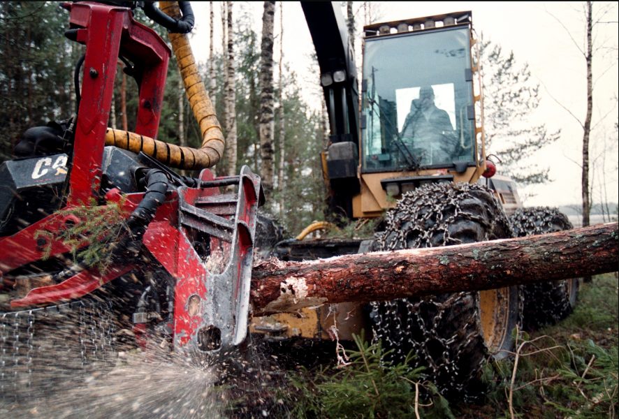 Bränslet till skogsbruket och jordbrukets arbetsmaskiner är en av Sveriges fossila subventioner.