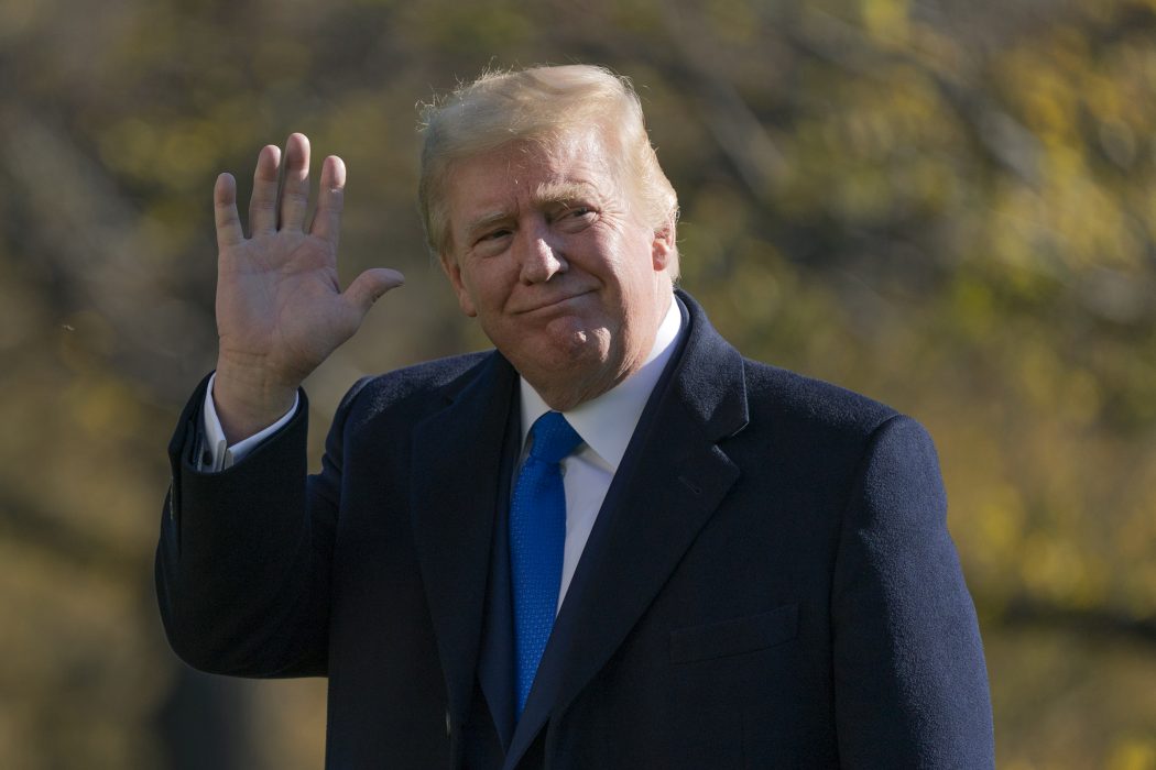 Donald Trump öppnar för en comeback i valet 2024.