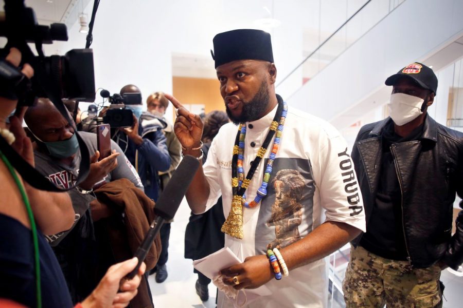 Aktivisten Mwazulu Diyabanza och de övriga åtalade har väckt mycket uppmärksamhet för sitt försök att ta en afrikansk begravningspåle från ett museum i Paris