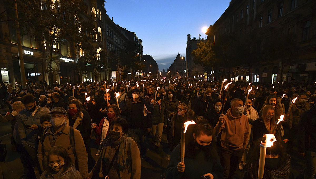 Den 23 oktober i år demonstrerade studenter på Budapests teater- och filmuniversitet för fria och självstyrande universitet.