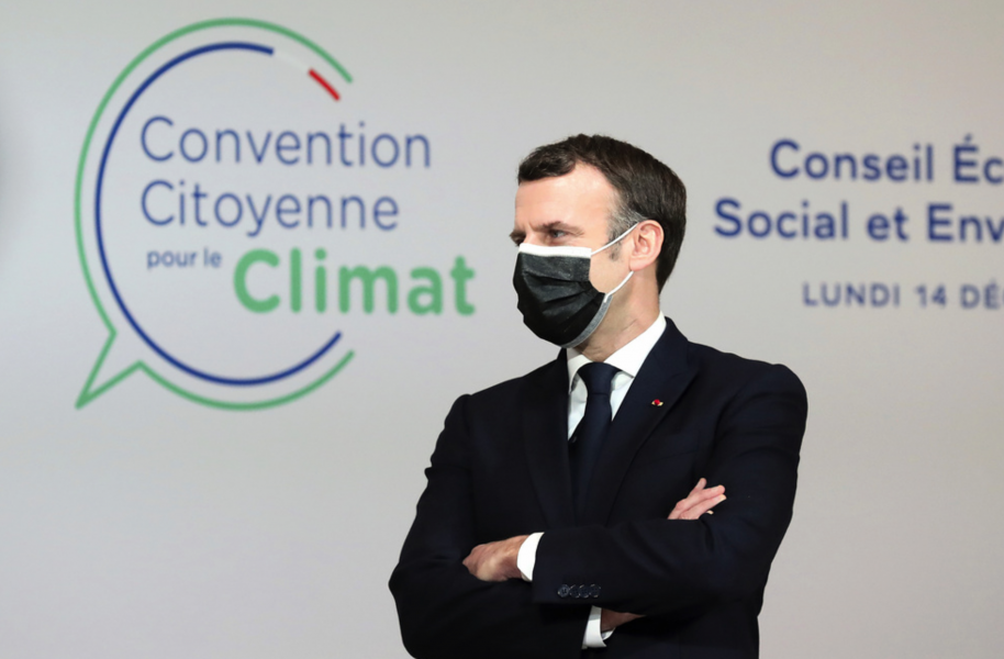 Frankrikes president Emmanuel Macron på ett medborgarmöte om klimat.