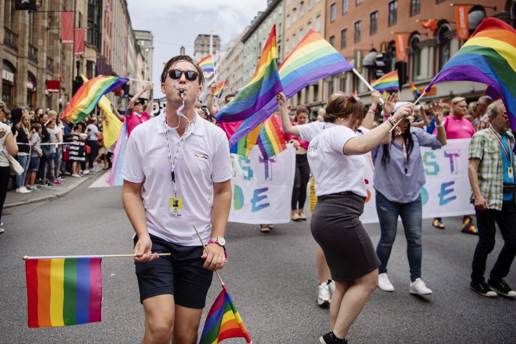 Nu klubbar regeringen handlingsplanen för hbtq-personers rättigheter.
