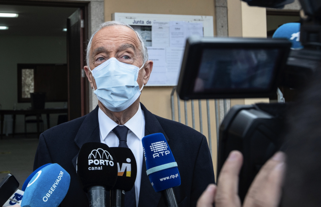 Portugals president Marcelo Rebelo de Sousa väljs om med betryggande segermarginal.