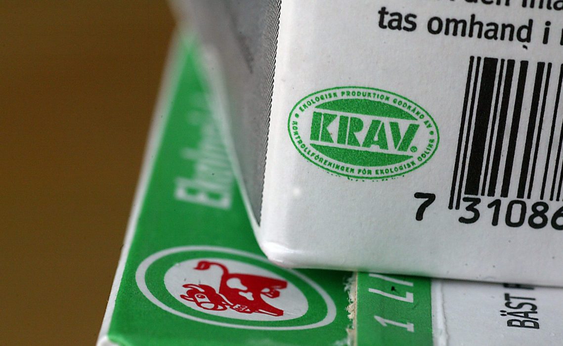 Kravmärkningen ställer högre krav på djurvälfärd än konventionella produkter.