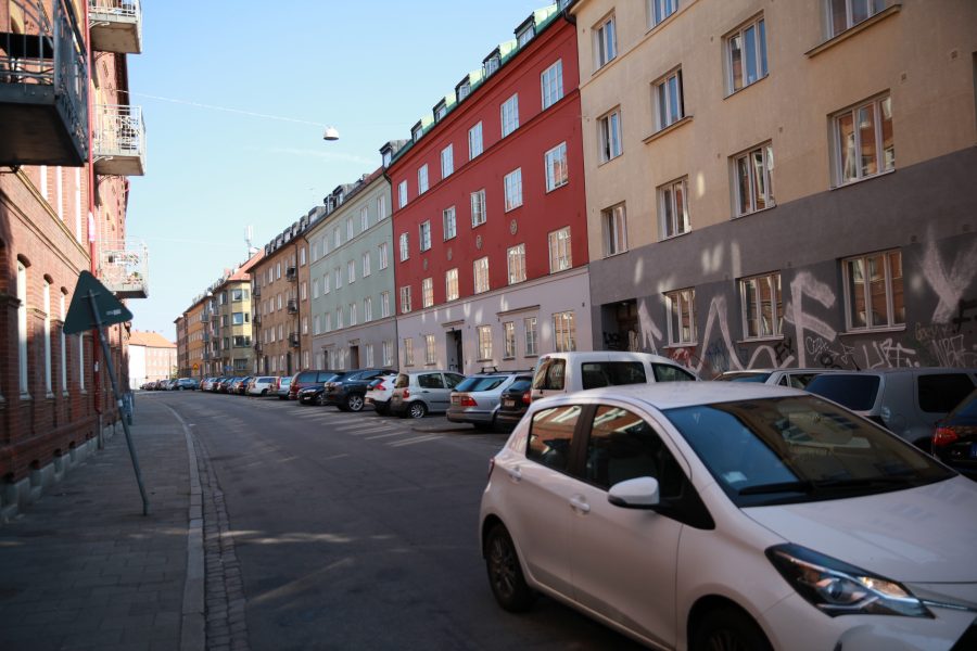 Simrishamnsgatan, en av de trädlösa gator på Möllevången i Malmö där träd nyligen planterats för att bland annat dämpa effekterna av klimatförändringarna.