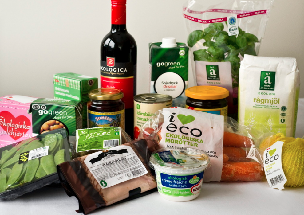 Systembolaget, Lidl och E-handeln går mot strömmen och ökar sin ekoförsäljning.