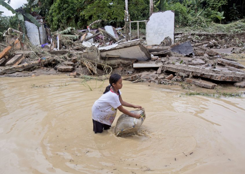 Bild från ett översvämmat samhälle i norra Sumatra, Indonesien, efter kraftiga regn i slutet av förra året.