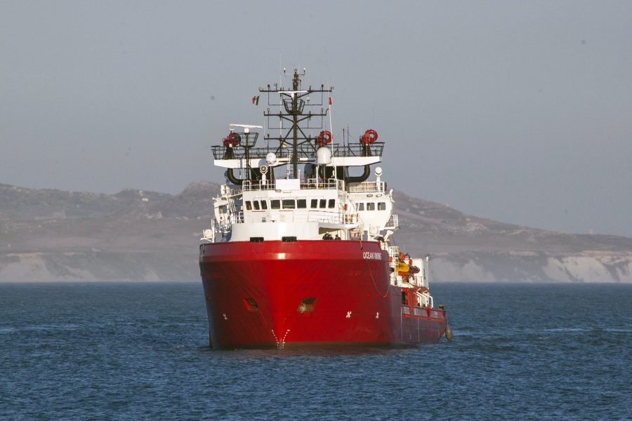 Räddningsbåten Ocean Viking tillhör den franska hjälporganisationen SOS Mediterranée.