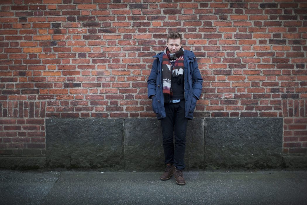 Journalisten Emanuel Karlsten diskuterar sociala medier i dag, på en föreläsning arrangerad av Svenska kyrkan.