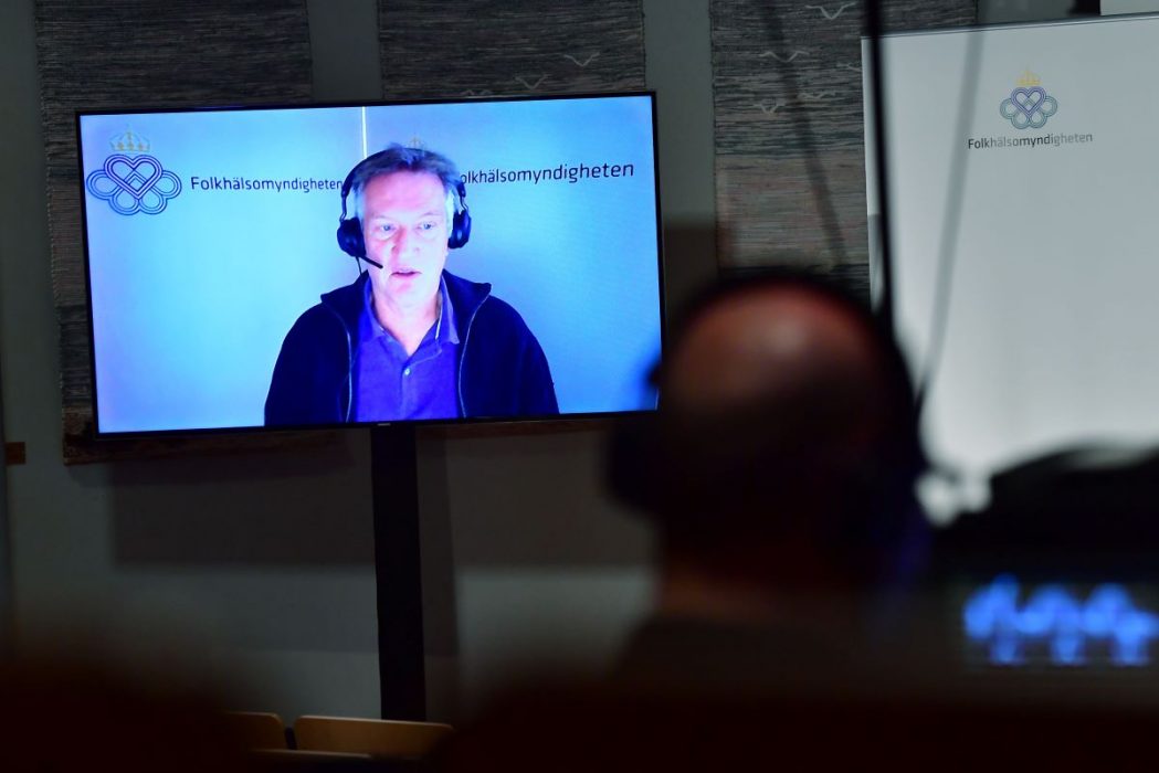 Folkhälsomyndigheten rekommenderar fortsatt att resenärer från Storbritannien och Sydafrika testar sig vid ankomst till Sverige, säger Anders Tegnell, statsepidemiolog, under lördagens digitala pressträff.