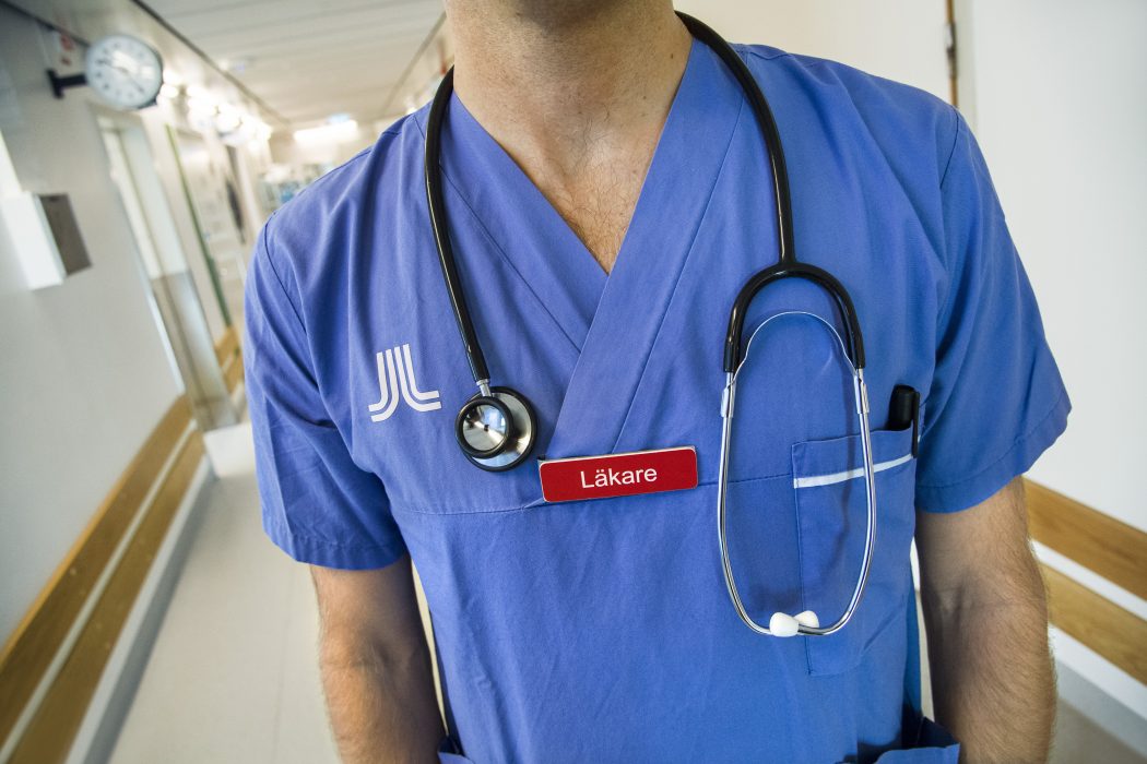 47 procent av läkarna som är medlemmar i Sveriges läkarförbund känner mer stress kopplat till jobbet sedan pandemin bröt ut, enligt en undersökning från förbundet.