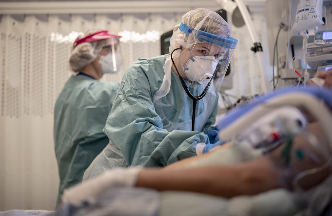 I sviterna av covid-19 har ett hundratal barn drabbats av en livshotande hyperinflammation när kroppens immunförsvar angriper den egna kroppen.