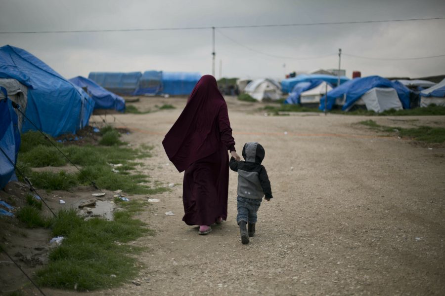 Ytterligare två IS-återvändare och deras barn väntas inom kort till en stad i Västsverige.
