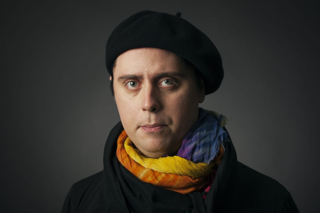 Emil Åkerö är kulturvetare i botten, men har länge jobbat även som journalist, författare och föreläsare.