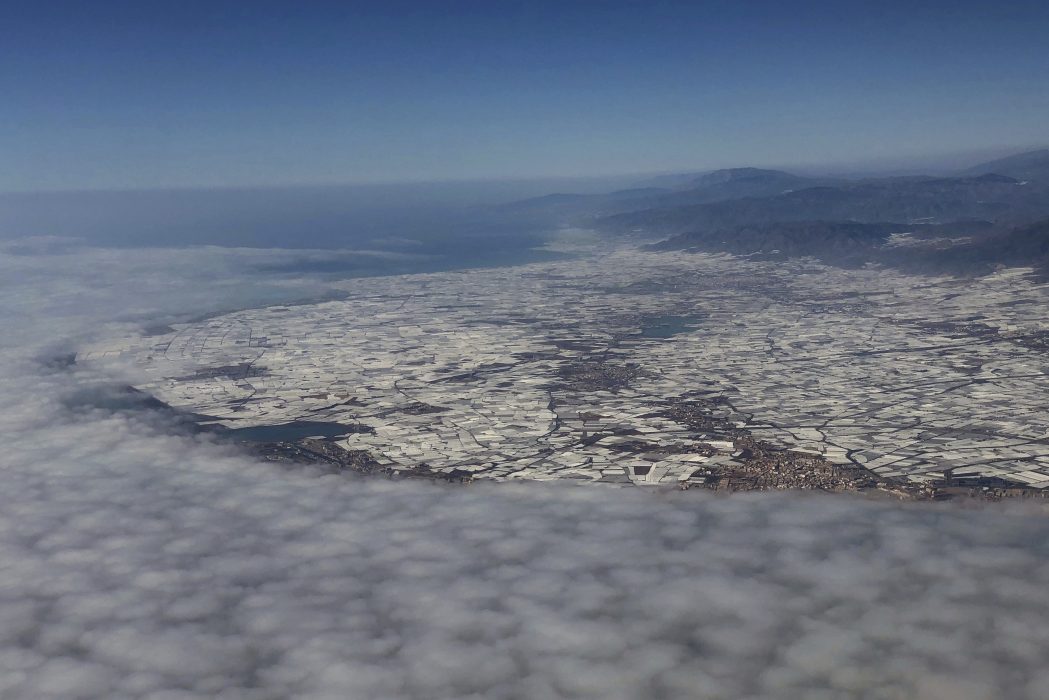 En översikt över växthusen i Almería som också kallas "Sea of Plastic".