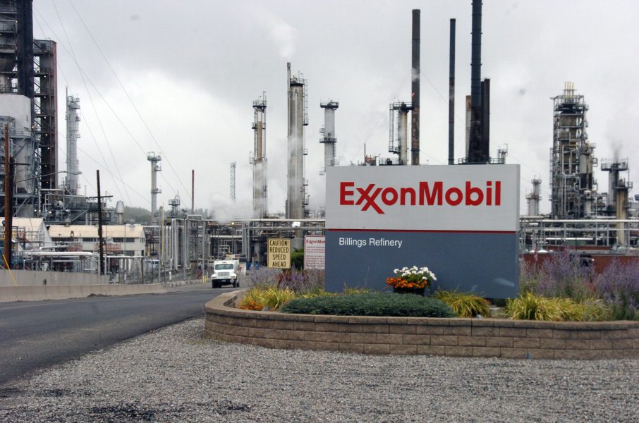 Exxon Mobil är ett av de företag som släpper ut mest koldioxid i världen.