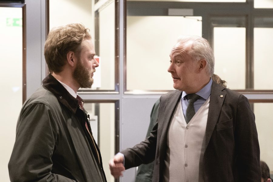 Den åtalade journalisten Henrik Evertsson, till vänster, och hans advokat Johan Eriksson vid rättegången i Göteborgs tingsrätt för två veckor sedan.
