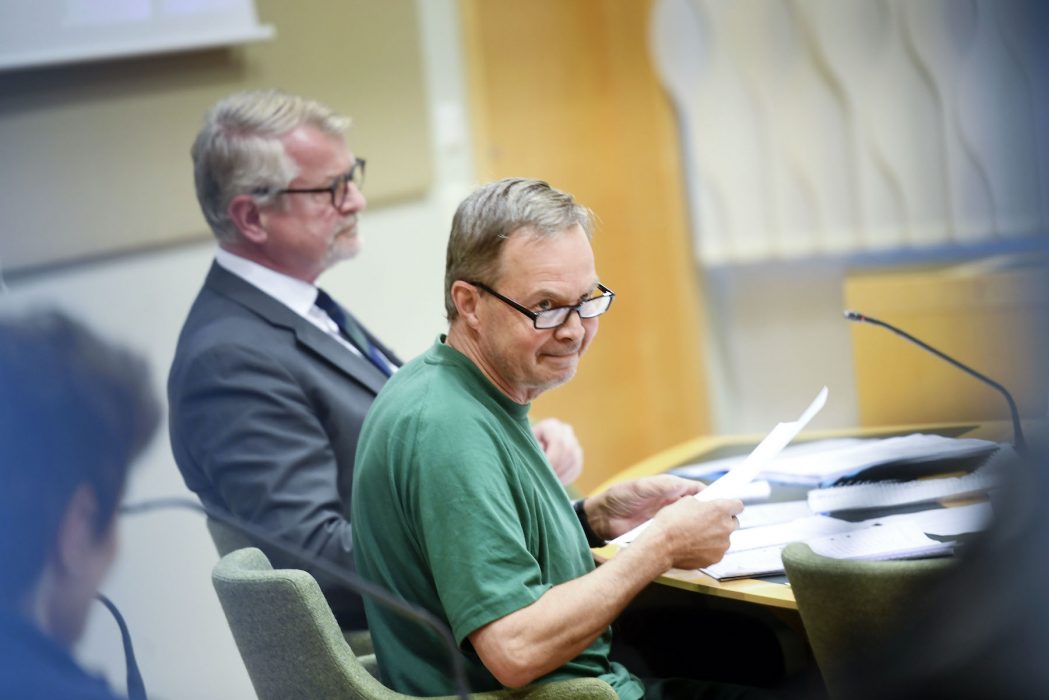 Skogsmiljardären Karl Hedin är en av fyra åtalade i jaktbrottshärvan, misstänkt för att ha jagat och planerat att förgifta varg.