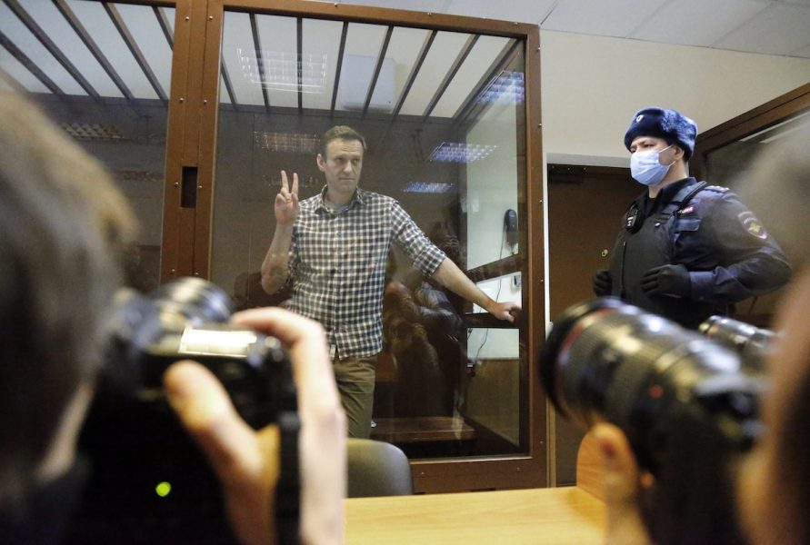 Den ryske oppositionsledaren Aleksej Navalnyj i rätten på lördagen.