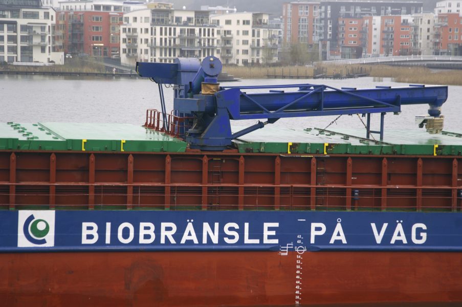 Lastfartyget Listervik lastat med Biobränsle.