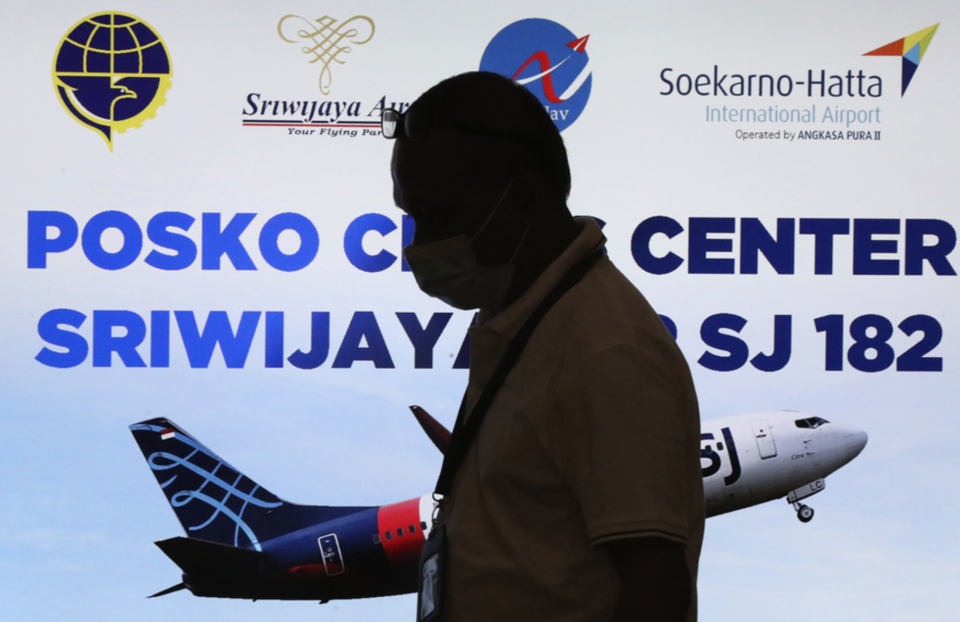 En haverirapport väntas i dag om olycksplanet med 62 personer, när Boeing-planet från indonesiska Sriwijaya Air störtdök till synes oförklarligt fyra minuter efter att ha lyft från Jakarta.