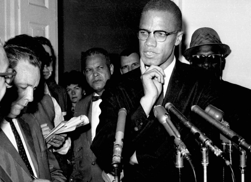 Medborgarrättsaktivisten Malcolm X pratar med journalister i Washington i maj 1963.